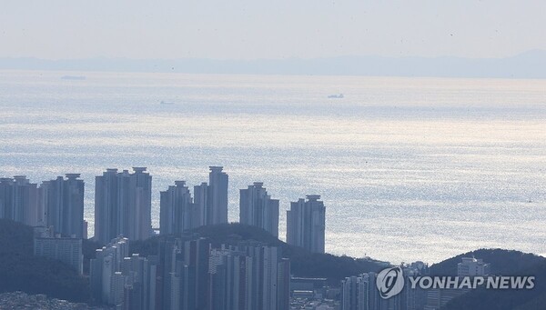 부산 남구 황령산 전망대서 바라본 풍경[연합뉴스 자료사진]